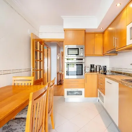 Sunny With Very Spacious Terrace דירה *