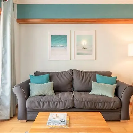 Sunny With Very Spacious Terrace Apartment