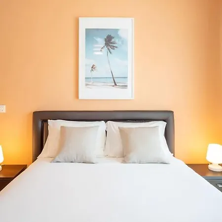 Apartment Sunny With Very Spacious Terrace Cascais