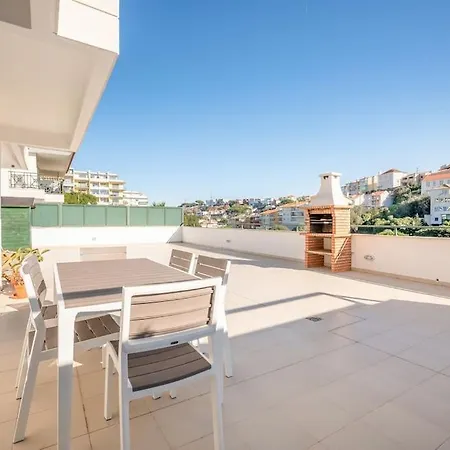 Sunny With Very Spacious Terrace Cascais