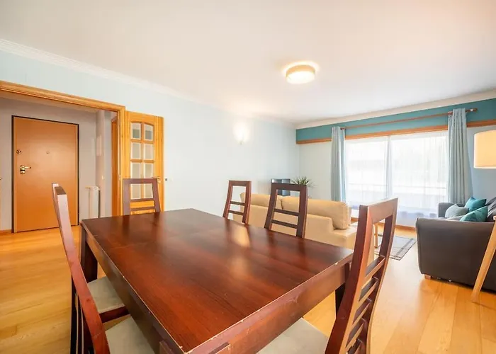 Sunny With Very Spacious Terrace Apartment *