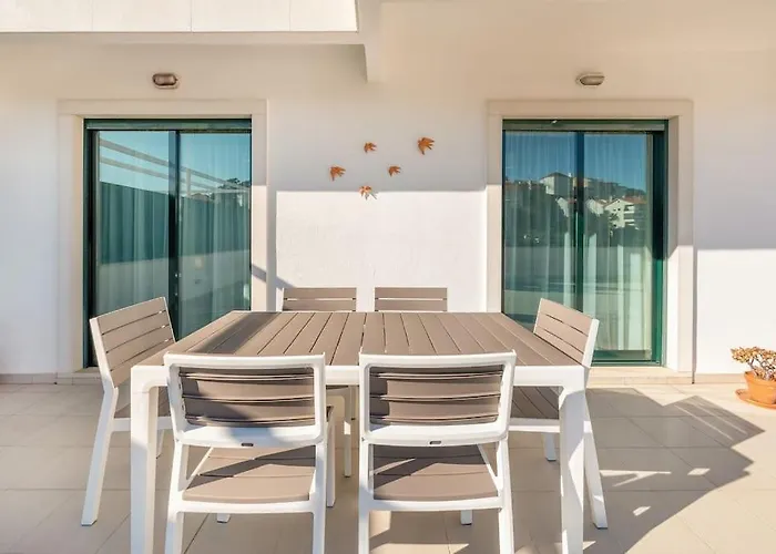 Apartment Sunny With Very Spacious Terrace Cascais