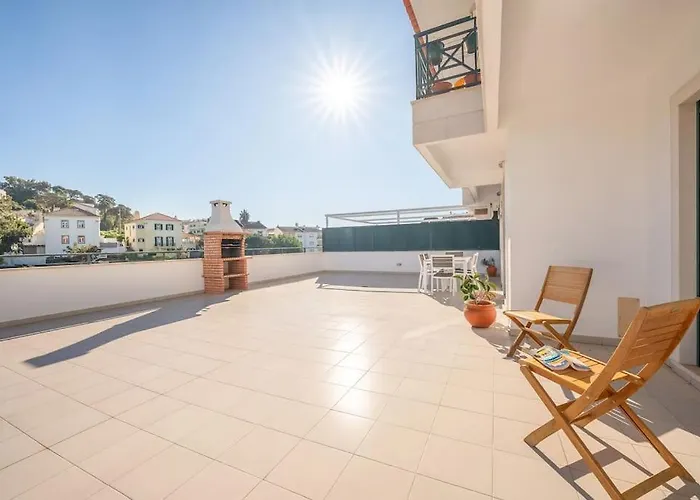 Sunny With Very Spacious Terrace Apartment
